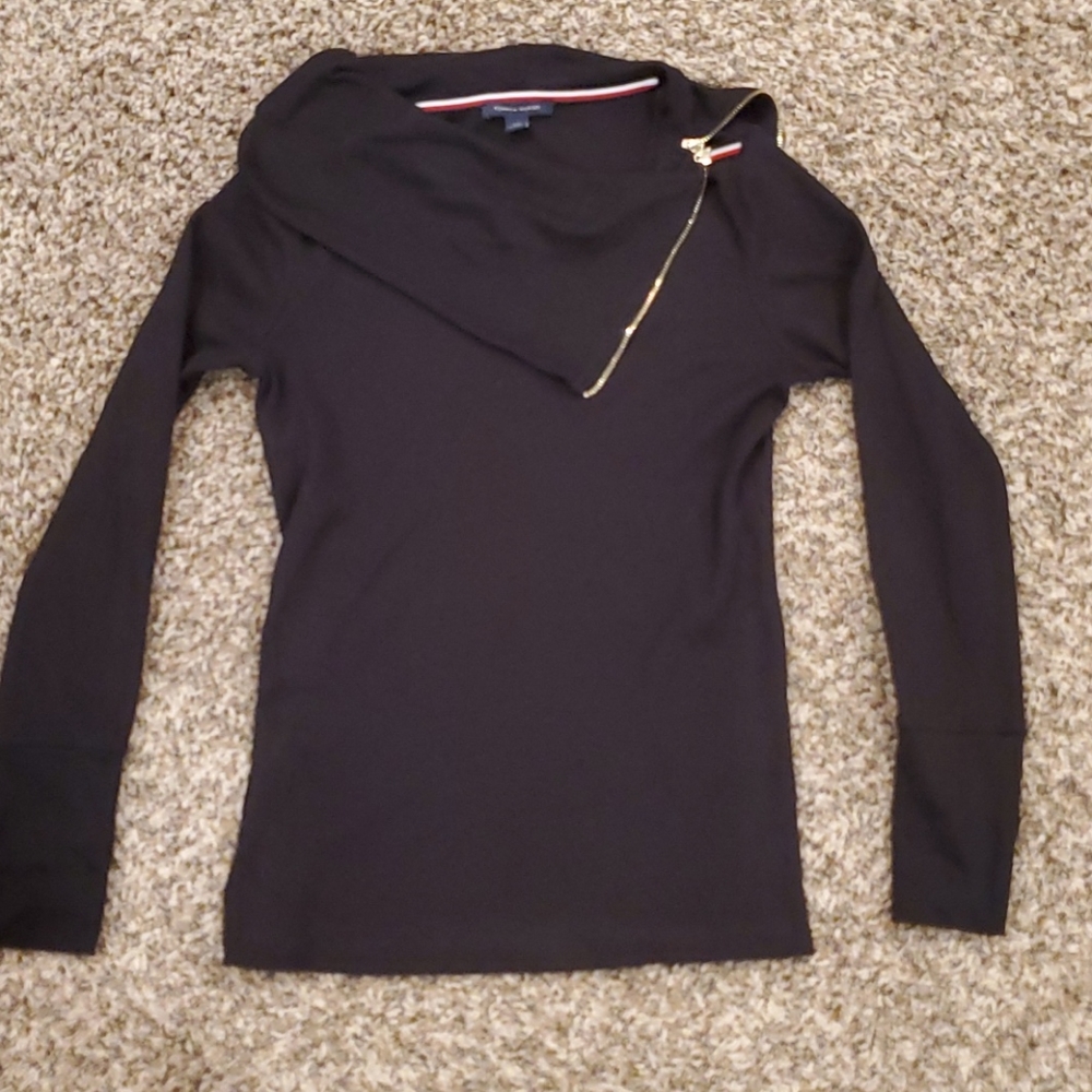 TH black long sleeve zipper top